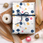 Papel De Regalo Resumen geométrico retro Parte #6 Rosa de la Marin<br><div class="desc">Admire el encanto del estilo moderno de mediados de siglo con este diseño abstracto geométrico inspirado en Memphis. Con una atrevida paleta de azul marino, amarillo dorado y rosa rosa profundo sobre un fondo blanco fresco, este patrón de envoltura de regalo captura la estética audaz y refinada del movimiento de...</div>