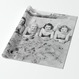 Papel De Regalo Retrato de cinco jóvenes en la playa y