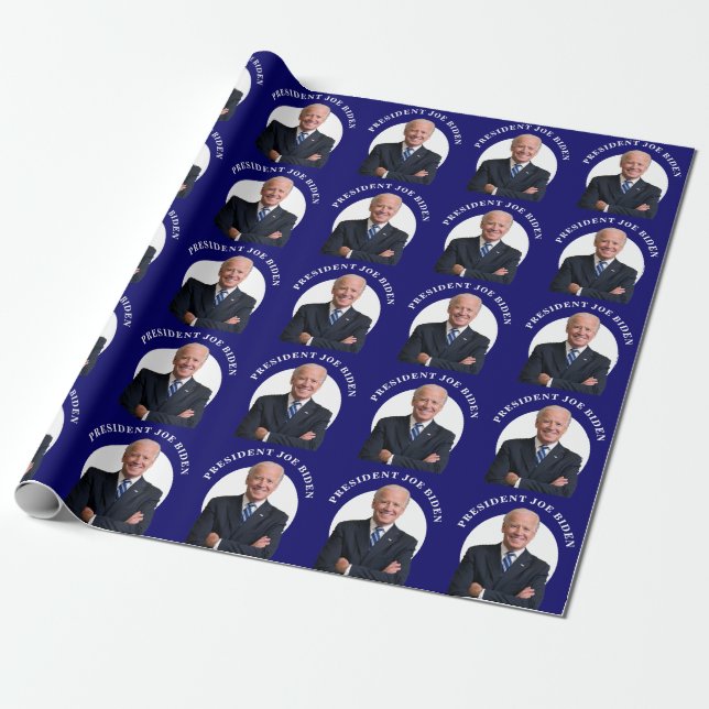 Papel De Regalo Retrato del presidente Joe Biden sobre el azul (Desenrollado)