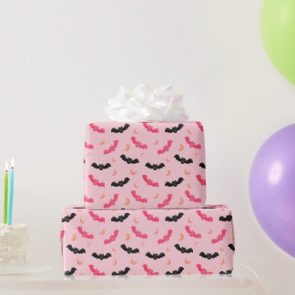 Papel de regalo rosa espeluznante y adorable con m