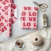 Papel de regalo rosa y rojo con tipografía en negr