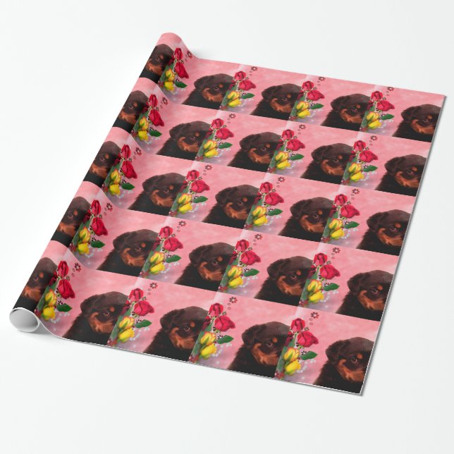 Papel De Regalo Rottweiler Puppy con Flores Rojas y Amarillas (Desenrollado)