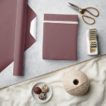 Papel De Regalo Rumores Color sólido rojo<br><div class="desc">Papel de envoltura de color sólido en una gran variedad de colores para todos sus regalos de boda y ducha. Los colores para 2025 son oscuros y audaces y esto es lo que encontrarás en mis últimos diseños con nombres de colores de varias empresas de diseño.</div>