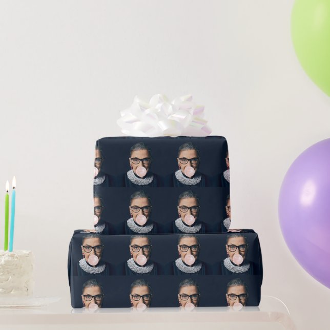 Papel De Regalo Ruth Bader Ginsburg luce chicle rosa (Regalos de fiesta)