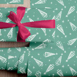 Papel De Regalo Sage Green Modern Christmas Tree Pattern<br><div class="desc">El Patrón de Árbol Moderno con Árbol Forestal Sage, único Navidad verde salvaje dibujado a mano, presenta un encantador patrón de árbol de Navidad en azul y blanco tranquilizante, lo que lo convierte en una deliciosa elección para tu regalo de vacaciones o proyectos de artesanía para niños. Este diseño capta...</div>