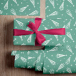 Papel De Regalo Sage Green Modern Christmas Tree Pattern<br><div class="desc">El Patrón de Árbol Moderno con Árbol Forestal Sage, único Navidad verde salvaje dibujado a mano, presenta un encantador patrón de árbol de Navidad en azul y blanco tranquilizante, lo que lo convierte en una deliciosa elección para tu regalo de vacaciones o proyectos de artesanía para niños. Este diseño capta...</div>