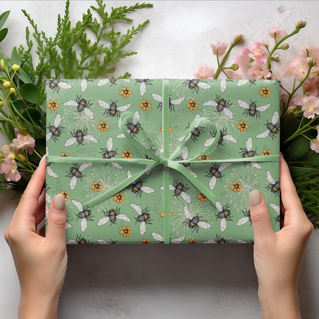 Papel De Regalo Salvia Verde de Moda Abeja de Miel Zumbando para V (Sage Green Honeybees buzzing around Yellow Cosmos and Daisy flowers, perfect for Nature Lovers!)