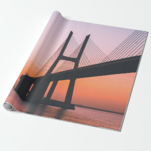 PAPEL DE REGALO SILHOUETTE DE PUENTE BAJO CIELO CLARO