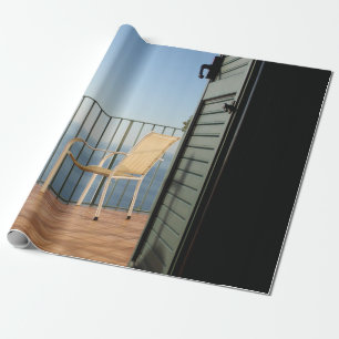 Papel De Regalo Sillón blanco metalizado junto a la valla por la m