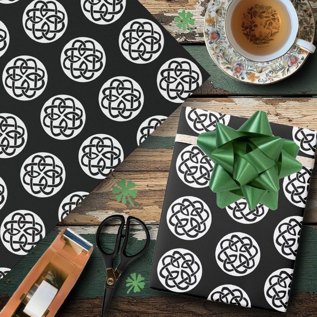 Papel De Regalo Símbolo de círculo de nudo celta blanco y negro (Subido por el creador)