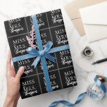 Papel De Regalo Simple Miss a la señora Black Bridal Shower<br><div class="desc">Diseñado para concordar con nuestra rústica colección botánica. Sorprenda a la futura novia con un papel de envoltura de personalizado. El diseño presenta un diseño sencillo con un encabezado que lee miss to mrs encerrado por dos cuadrados</div>