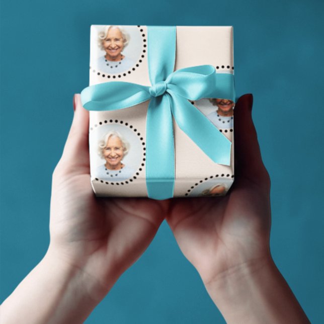 Papel De Regalo Simple Moda divertida Editable Round Photo Polka D (This funny and chic wrapping paper features a round polka dot framed photo repeating pattern.)