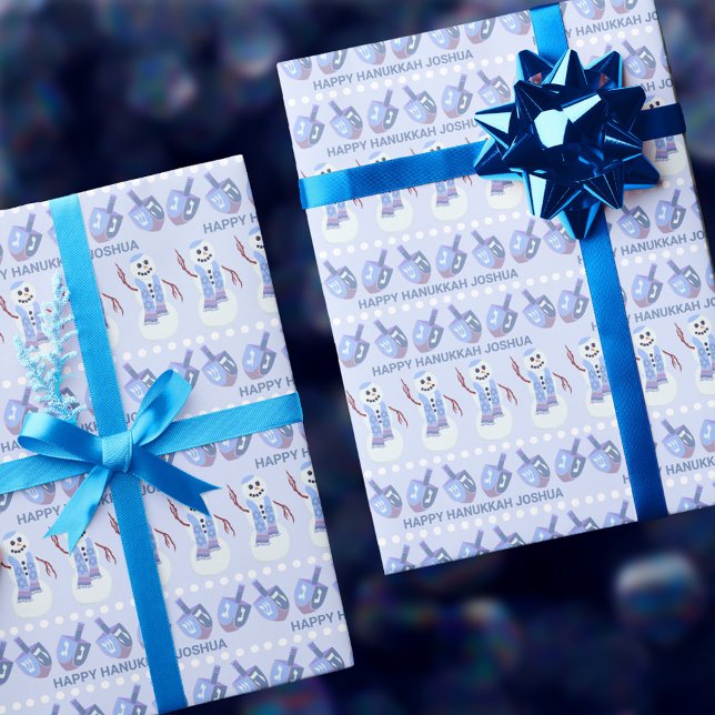 Papel De Regalo Snowman Dreidels Cute Personalizado Feliz Hanukkah (Add a custom touch with blue and white snowman and dreidels personalized Hanukkah gift wrap)