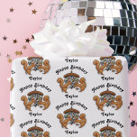 Papel De Regalo Squirrels Disco Happy Birthday Name<br><div class="desc">Haga sus regalos extra especiales con nuestro Personalizable Disco Squirrels Wrapping Paper! Con un divertido patrón de dos hermosas ardillas bailando en una discoteca de bellota bajo un ilustracion de bolas de bellota, este papel de envoltura seguramente le añadirá algo de diversión y capricho a cualquier ocasión. Personalice el papel...</div>