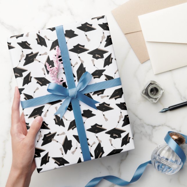 Papel De Regalo Tapas de graduación negras empapadas en el aire en (Regalar)