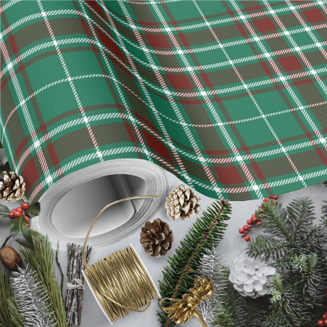 Papel De Regalo Tartán - Blanco verde y rojo ruso (Tartan - Green White and Russet Red Wrapping Paper by Leapfroglisics Shop)