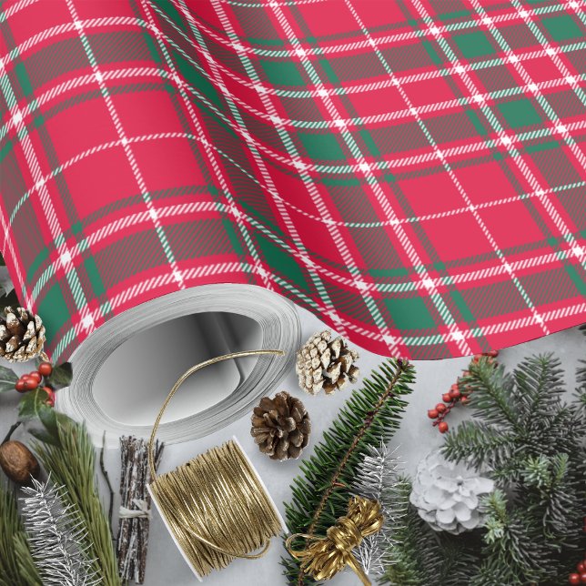 Papel De Regalo Tartán - Verde Rojo y Blanco (Tartan - Red Green and White Wrapping Paper by Leapfroglisics Shop)