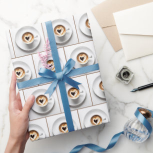 Papel De Regalo Taza de cappuccino con corazón sobre blanco