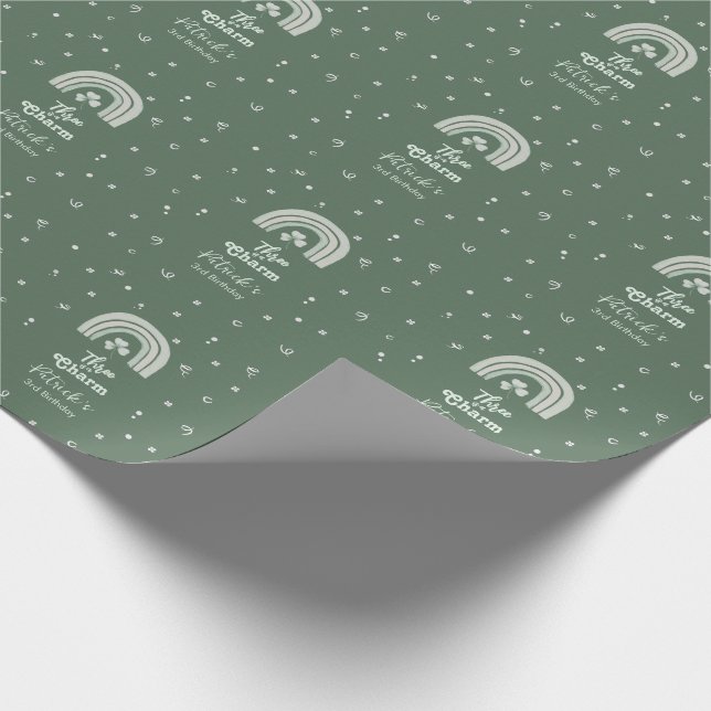 Papel De Regalo Three Is A Charm Shamrock Any Age Birthday (Esquina)