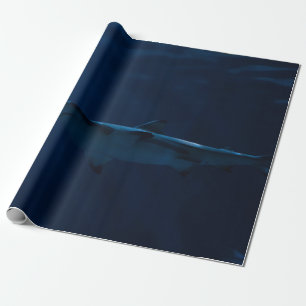 PAPEL DE REGALO TIBURÓN GRIS EN EL CUERPO DEL AGUA