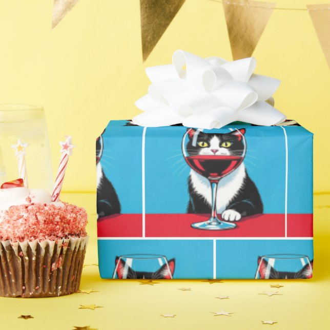 Papel De Regalo Tuxedo Cat Staring Through a Wine Glass (Fiesta de cumpleaños )