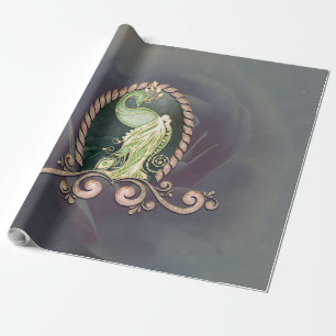 Papel De Regalo Un pavo real majestuoso en oro y verde