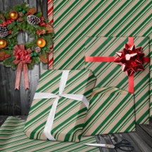 Vacaciones rusas de manto verde de barro en el bos