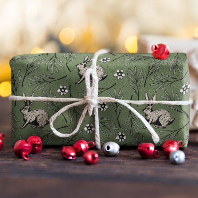 Papel De Regalo Vacaciones verdes del bosque de los conejos de inv (Cute Hand Drawn Winter Bunnies, Leaves and Flowers on a Festive Forest Green Background.)