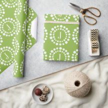 Papel de regalo verde con monograma