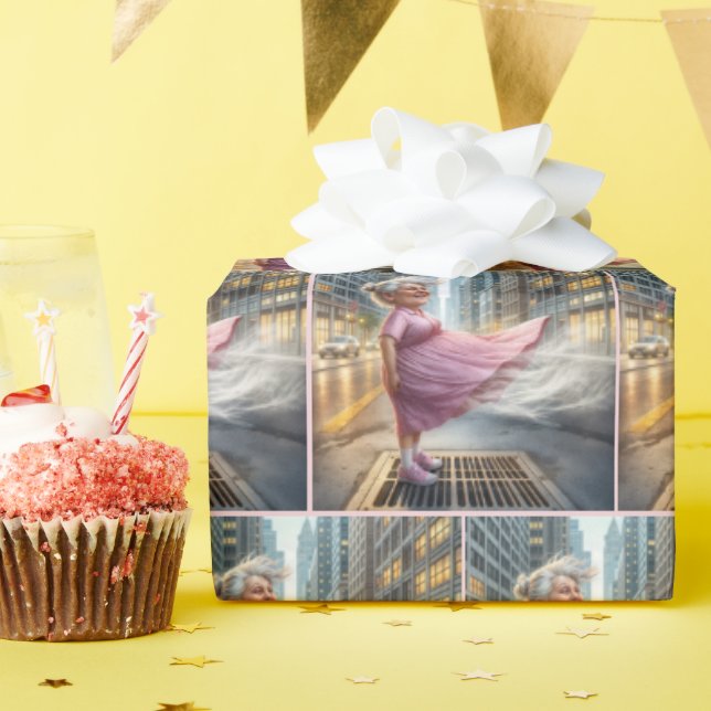 Papel De Regalo Vieja anciana de cumpleaños parada en un respirade (Fiesta de cumpleaños )