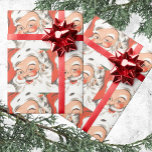 Papel De Regalo Vintage Christmas, Jolly Santa Claus con sonrisa<br><div class="desc">Ilustracion de la Vintage. Imagen de feriado navideño con un alegre Santa Claus sonriendo con una gran sonrisa. San Nicolás se está riendo y usando un gorra peludo con algunas hojas y bayas huecas. ¡Saludos de temporada!</div>