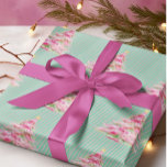 Papel De Regalo Vintage Mint Green Pink Stripe Christmas Tree<br><div class="desc">Esta temporada de vacaciones Think Pink and Mint Green. Estos dos atractivos colores de moda se combinan para hacer que su decoración de vacaciones sea realmente pop. Damasco vintage y rayas, árboles de Navidad, ornamentos, cintas y vegetación de invierno para los más dulces diseños nostálgicos de la temporada. Decoración de...</div>