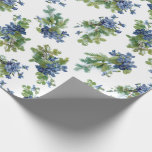Papel De Regalo Violetas de época y pino<br><div class="desc">Patrón extensible de bonito con cúmulos de violetas de inspiración vintage y ramas de pino cubiertas de nieve sobre fondo blanco.</div>