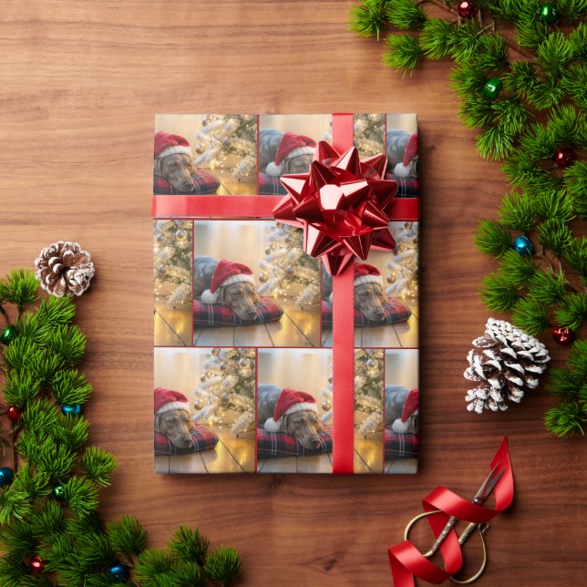Papel De Regalo Weimaraner de Navidad junto a un árbol (Regalo de vacaciones)