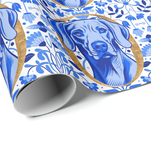 Papel De Regalo Weimaraner peering thru the letter "O" in Gold (Esquina del rollo)