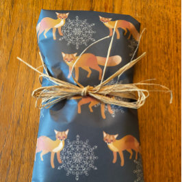 Papel De Regalo zorros con copos de nieve gigantes en azul oscuro
