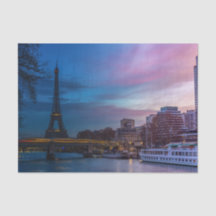 Amanecer sobre la torre Eiffel - París, Francia, E