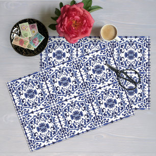 Papel De Seda Baldosas ornadas azules sobre blanco histórico tra