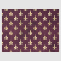 Botellas y gafas metálicas de vino de oro en cimar