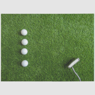 Papel de seda con pelota de golf sobre fondo de cé