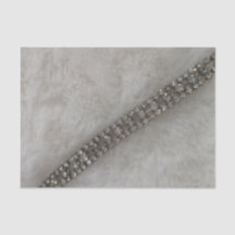 Papel de seda con piel sintética y diamantes