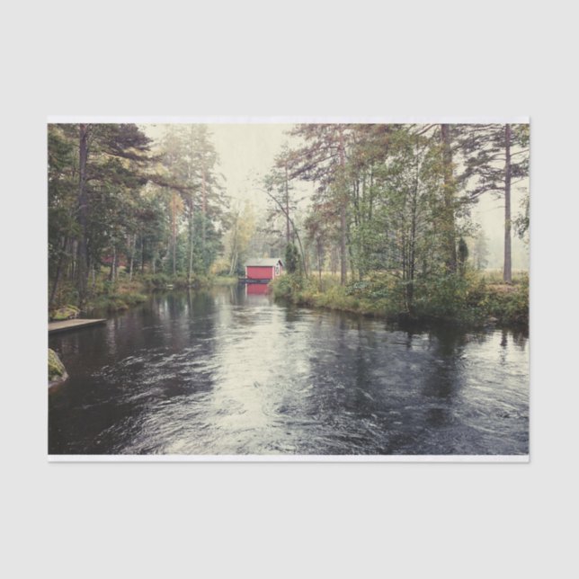 Papel De Seda Cute granero rojo en un bosque aislado y lago (Anverso)