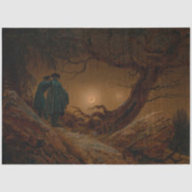 Dos hombres contemplando la luna de noche