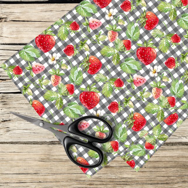 Papel De Seda fresas sobre fondo de gingham blanco y negro (Subido por el creador)