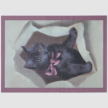 Gatitos antiguos rompiendo el envoltorio de regalo