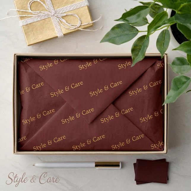 Papel de seda granate con estampado de patrón de n (Maroon Tissue Paper with Name Pattern Print)