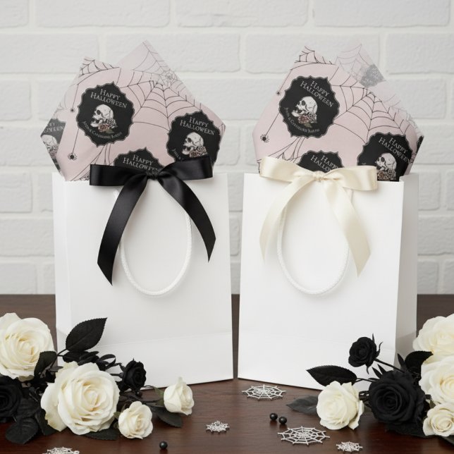 Papel De Seda Halloween de la flor rosa gótica Rubor (Gothic Happy Halloween Tissue Paper in Blush Pink. Creepy Skull, Pink Roses, Spiderwebs & Spiders)