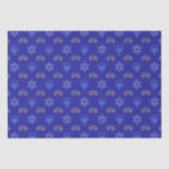 Papel De Seda Hanukkah Gold Dreidel Star de David Menorah Blue<br><div class="desc">Añada un toque de encanto Hanukkah a sus regalos con nuestro papel de tejidos festivos. Con un oro deslumbrante, Sueños, elegantes Estrellas de David y la Menorah radiante sobre un fondo azul profundo, este papel de tejido es perfecto para envolver sus regalos de vacaciones. Ya sea que estén celebrando el...</div>