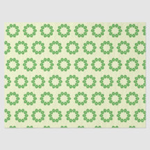 Hojas verdes en círculo sobre amarillo