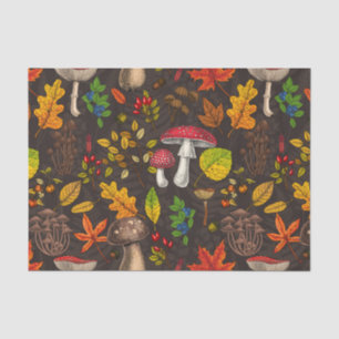Papel De Seda Hongos, hojas, nueces y bayas otoñales en la oscur